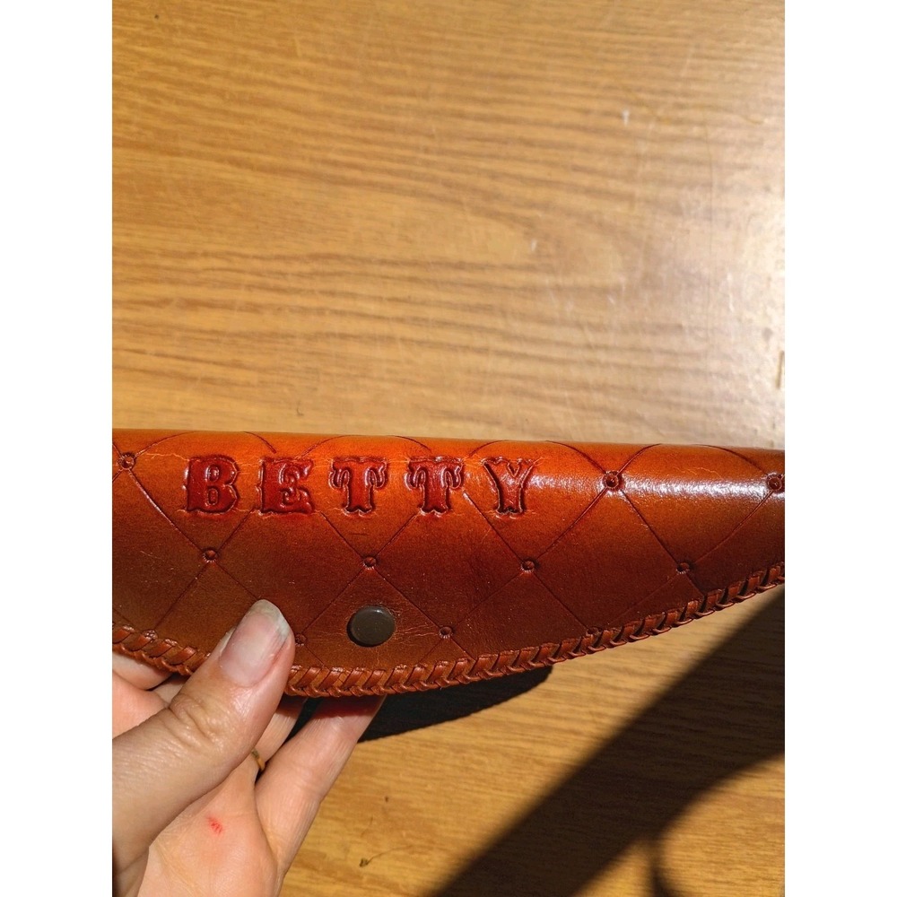 Vintage Hand Tooled Leather Hummingbird Floral Wallet Customized Betty Name 7... - Picture 2 of 6